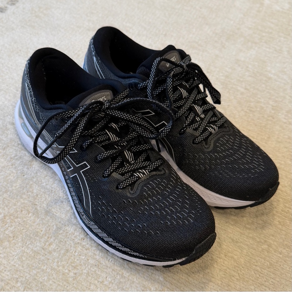 ASICS GEL-KAYANO 28 WOMENS size 7.5 narrow